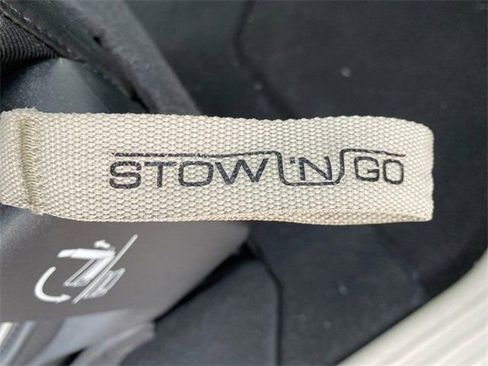 Used 2023 Chrysler Pacifica Limited image 17