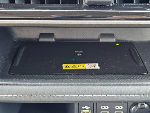 Used 2023 Toyota Highlander XLE FWD image 32