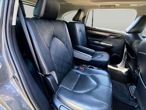 Certified 2020 Toyota Highlander Platinum AWD/4WD image 19