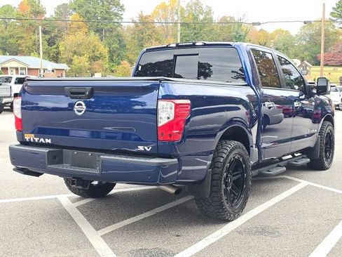 Used 2021 Nissan Titan SV w/ SV Convenience Package image 5