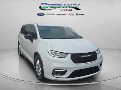 New 2026 Chrysler Pacifica Select