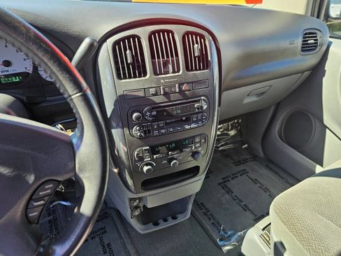 Used 2005 Dodge Grand Caravan SXT w/ Premium Group FWD image 27