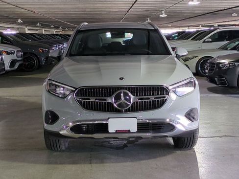 Used 2026 Mercedes-Benz GLC 300 image 2