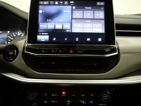 Used 2025 Jeep Compass Limited image 20