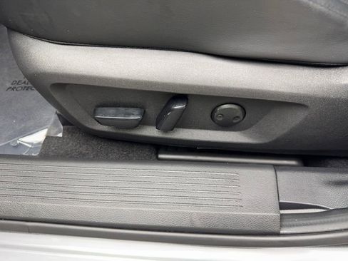 Used 2024 Nissan Rogue SV w/ SV Premium Package image 30