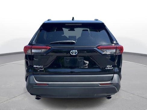 Used 2021 Toyota RAV4 XLE AWD/4WD image 7