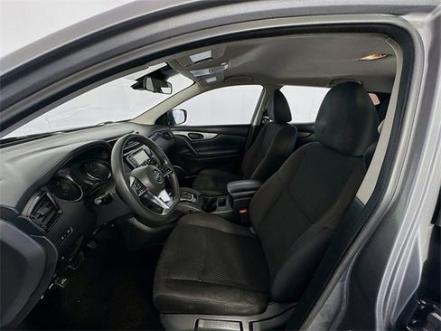 Used 2020 Nissan Rogue Sport S image 19