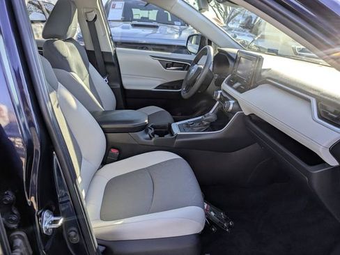 Used 2021 Toyota RAV4 XLE image 33