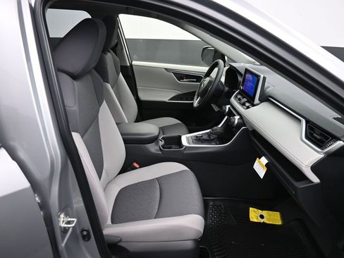 Certified 2025 Toyota RAV4 XLE w/ Convenience Package image 26