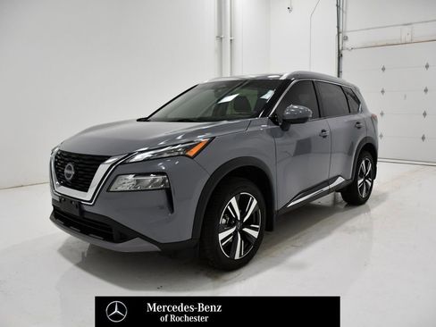 Used 2023 Nissan Rogue SL image 1