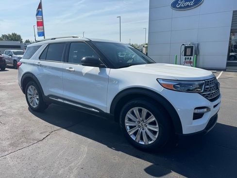 Used 2023 Ford Explorer Limited w/ Limited Technology Package AWD/4WD image 3