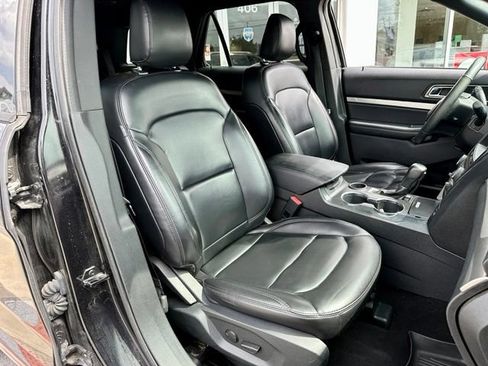 Used 2019 Ford Explorer XLT w/ Equipment Group 202A FWD image 23