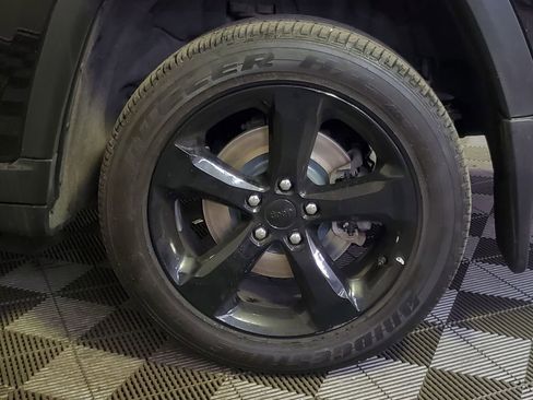 Used 2025 Jeep Grand Cherokee L Altitude AWD/4WD image 5