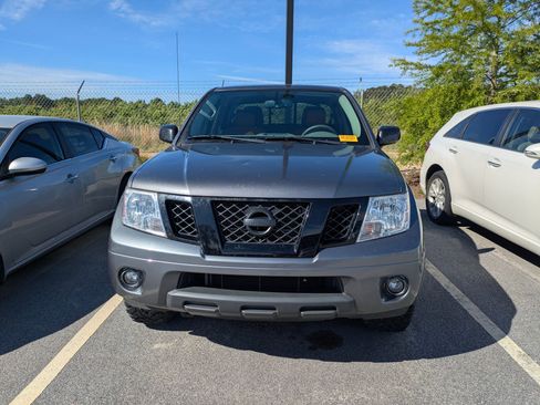 Used 2021 Nissan Frontier SV w/ Midnight Edition Floor Mats AWD/4WD image 6