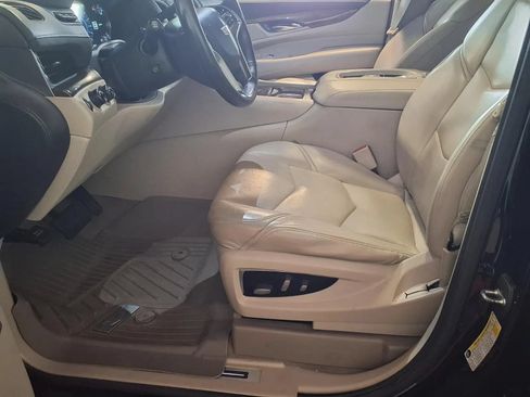 Used 2019 Cadillac Escalade Luxury AWD/4WD image 18