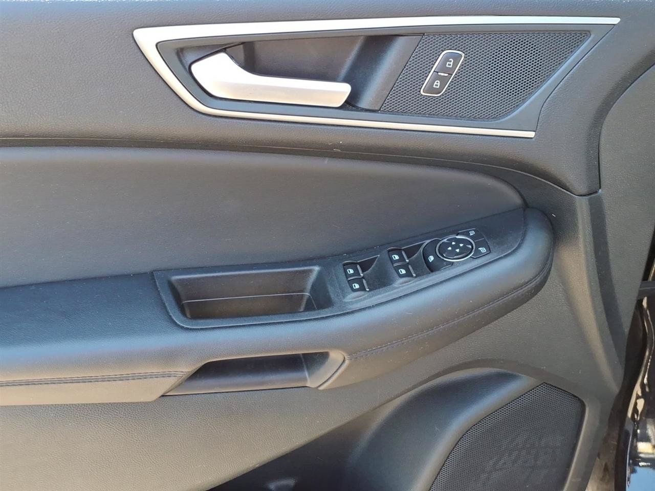 Used 2024 Ford Edge SEL AWD/4WD image 12