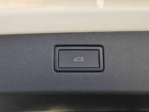 New 2026 Volkswagen Tiguan SEL R-Line image 8