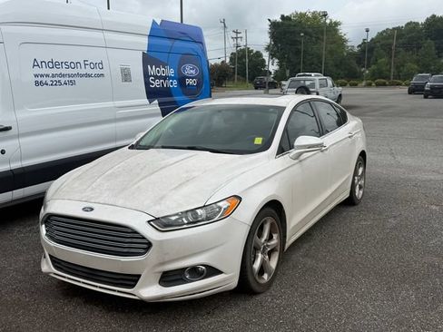 Used 2015 Ford Fusion SE FWD image 4