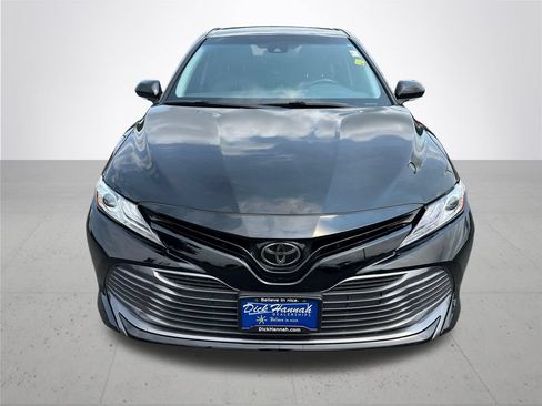 Used 2019 Toyota Camry XLE FWD image 3