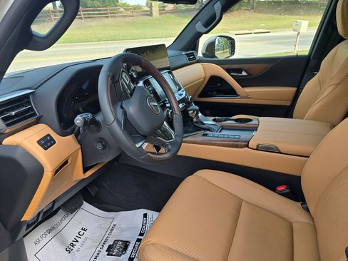 Used 2024 Lexus LX 600 4WD w/ Luxury Package image 6