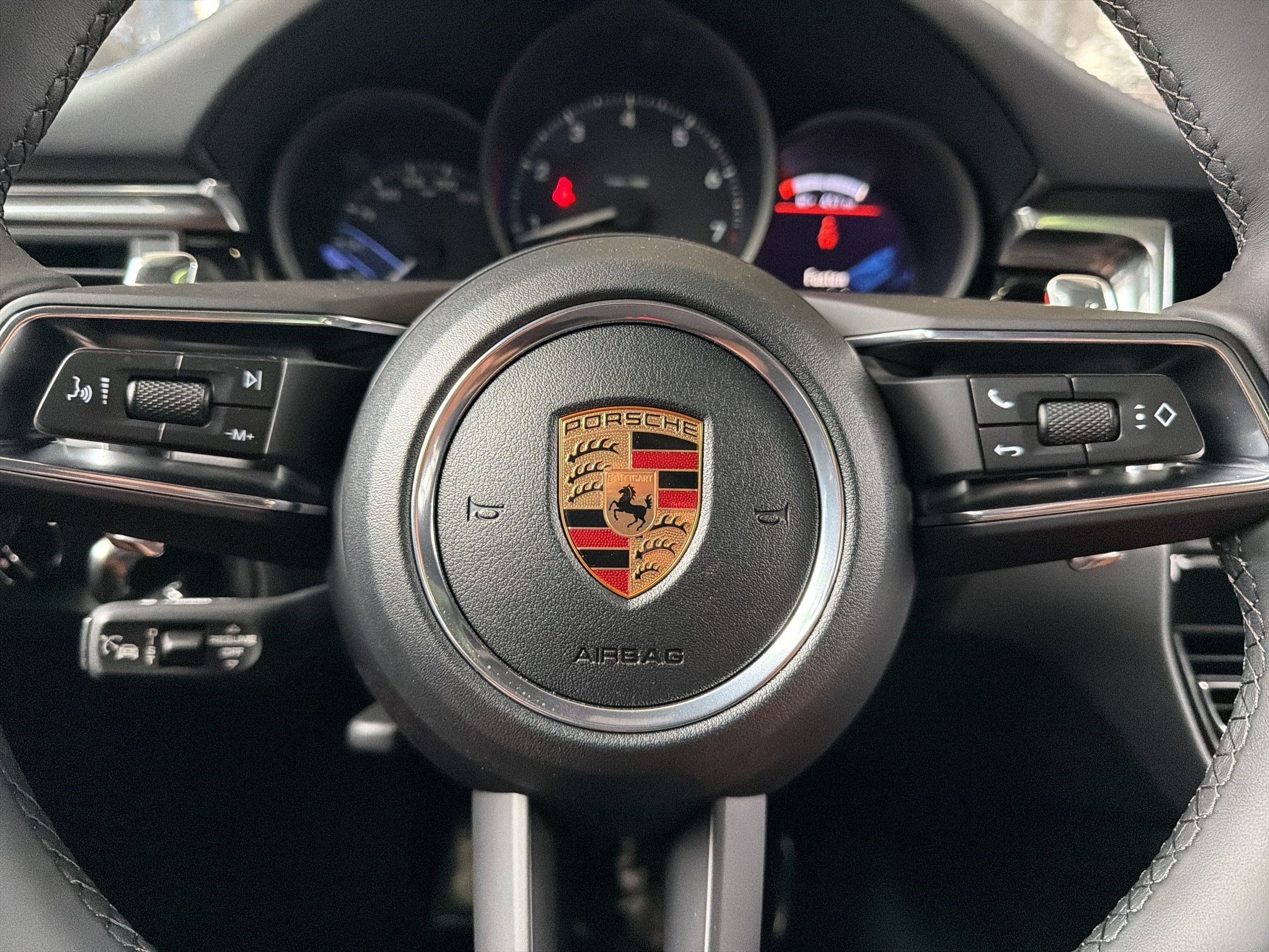Used 2026 Porsche Macan AWD/4WD image 21