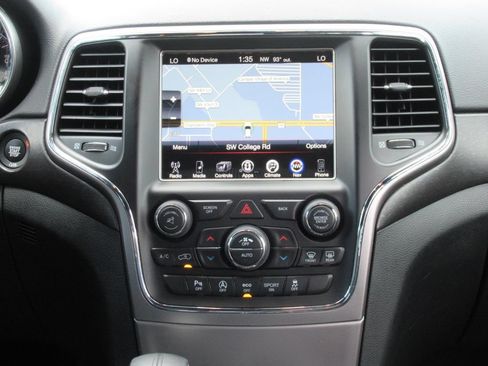 Used 2017 Jeep Grand Cherokee Altitude AWD/4WD image 15