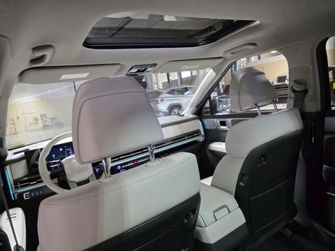 Certified 2025 Hyundai Santa Fe Limited FWD image 16
