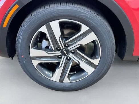 Certified 2023 Kia Sorento EX AWD/4WD image 33