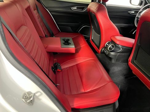 Used 2022 Alfa Romeo Giulia Veloce image 31