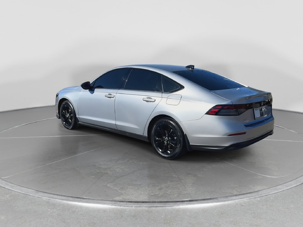 Used 2025 Honda Accord SE image 6
