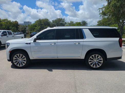 Used 2022 GMC Yukon XL Denali AWD/4WD image 9