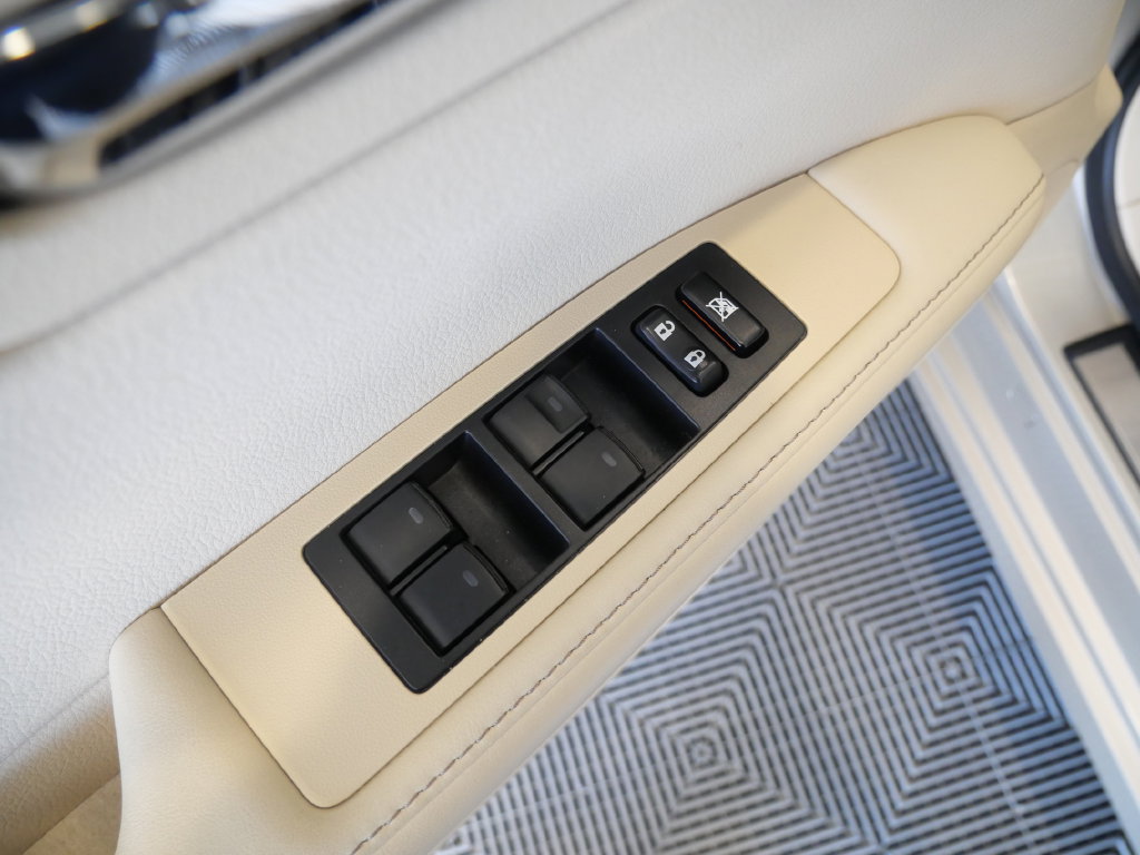 Used 2015 Lexus ES 350 w/ Ultra Luxury Package FWD image 16