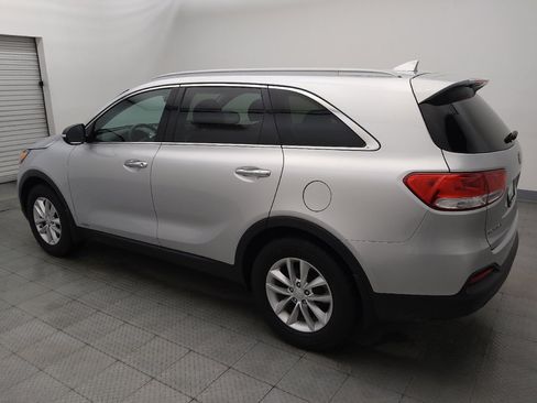 Used 2018 Kia Sorento AWD image 3