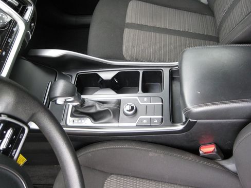 Used 2021 Kia Sorento LX FWD image 21