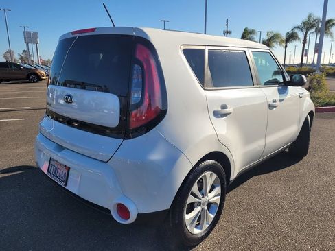 Used 2016 Kia Soul ! FWD image 4
