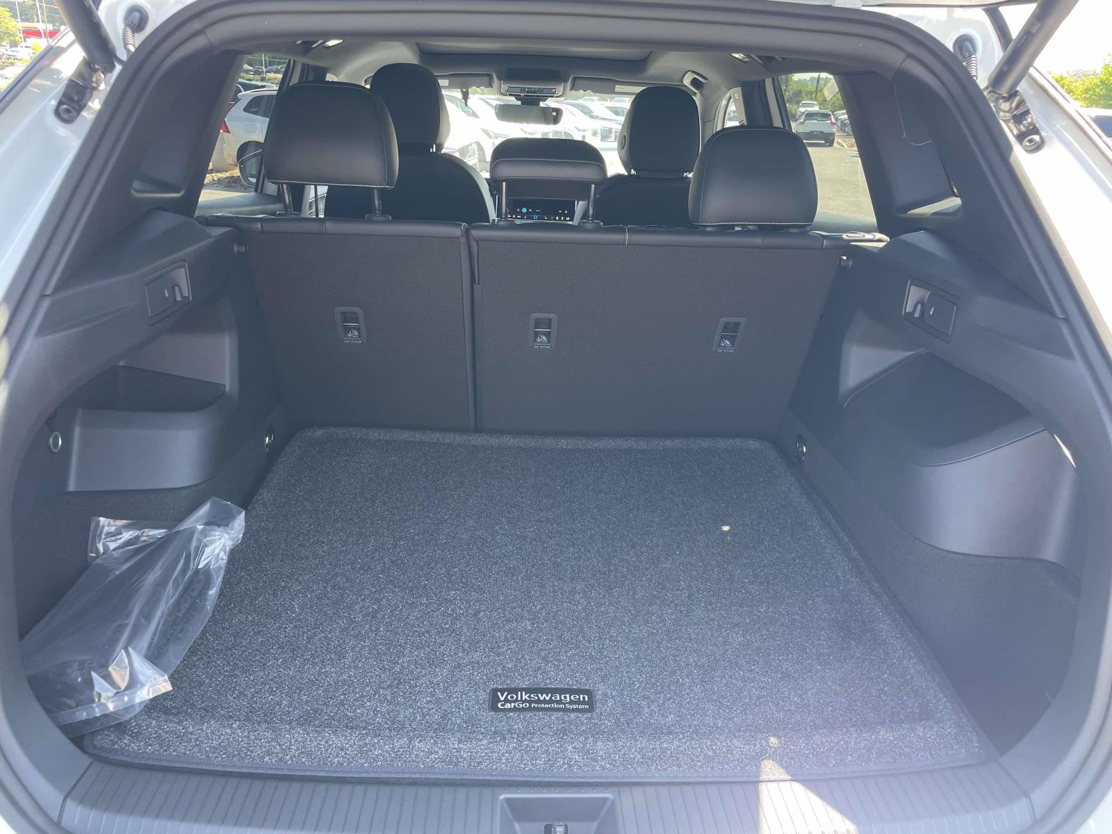 New 2026 Volkswagen Tiguan SE R-Line FWD image 8