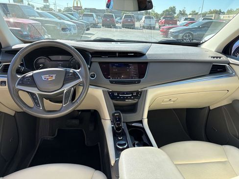 Used 2022 Cadillac XT5 Premium Luxury image 9