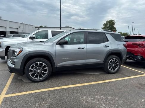 Used 2025 GMC Terrain Elevation w/ Elevation Premium Package AWD/4WD image 7