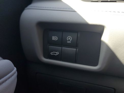 Used 2024 Toyota Highlander XLE FWD image 24
