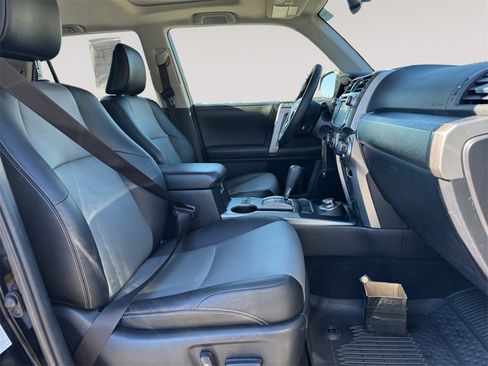 Used 2018 Toyota 4Runner SR5 Premium image 15