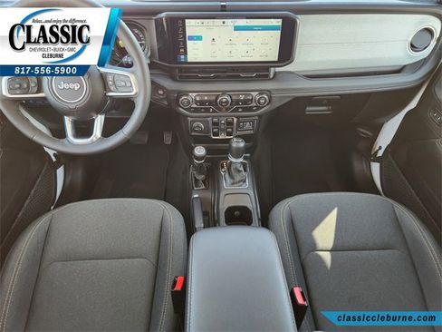 Used 2025 Jeep Wrangler Sahara image 2