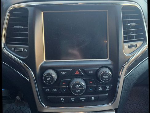 Used 2017 Jeep Grand Cherokee Overland image 27