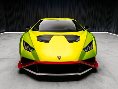 Used 2021 Lamborghini Huracan STO RWD image 13