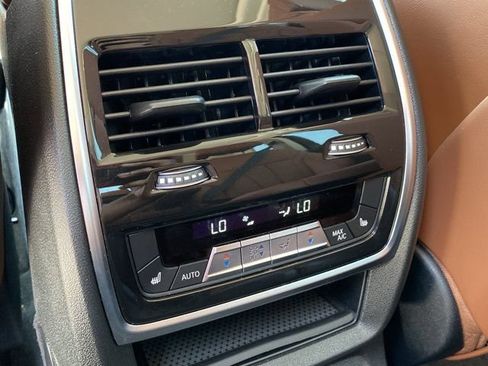 Used 2025 BMW X7 xDrive40i AWD/4WD image 54