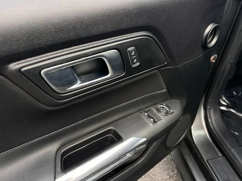 Used 2019 Ford Mustang Coupe RWD image 11