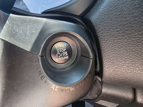 Used 2021 Jeep Renegade Latitude w/ Luxury Group II AWD/4WD image 19
