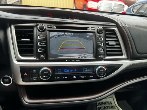Used 2019 Toyota Highlander Limited AWD/4WD image 12