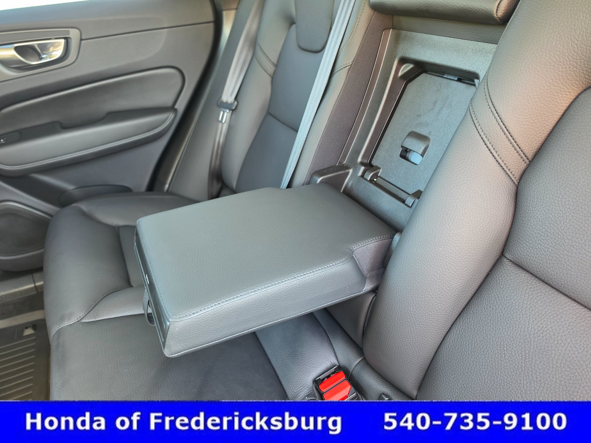 Used 2025 Volvo XC60 T8 Plus w/ Protection Package Premier AWD/4WD image 38