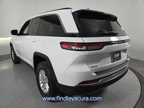 Used 2023 Jeep Grand Cherokee Laredo AWD/4WD image 4