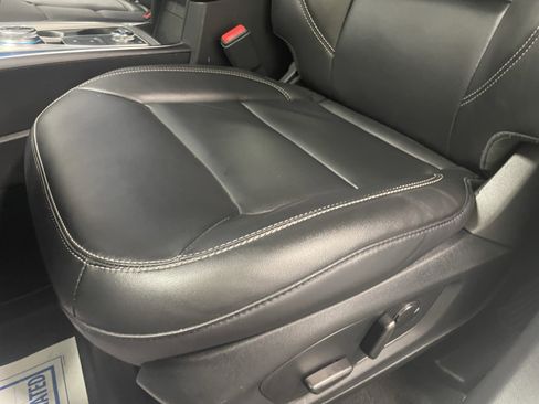 Used 2022 Ford Explorer XLT w/ Equipment Group 202A image 22